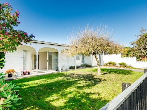 2 Patterson Grove, Waikanae