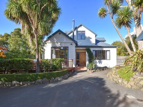 12 Strathmore Crescent, Roslyn