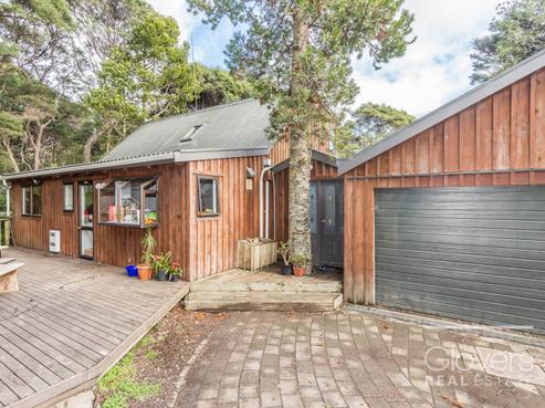 62 Woodfern Crescent, Titirangi