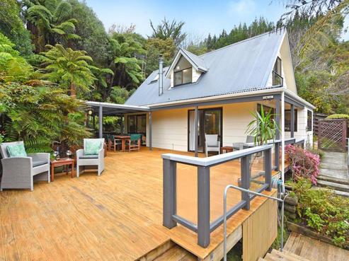 97 Blue Mountains Road, Pinehaven