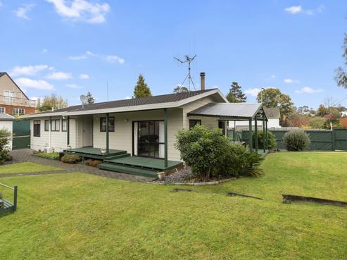 1 Homestead Place, Glenview