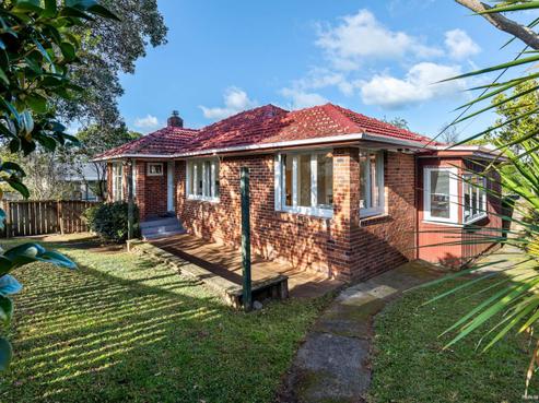4/12B Coronation Street, Belmont