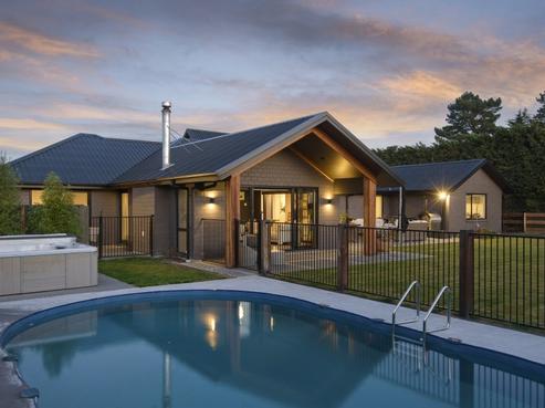 17 Carnaveron Drive, Lincoln
