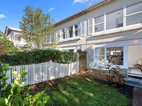 2/67 Vauxhall Road, Devonport