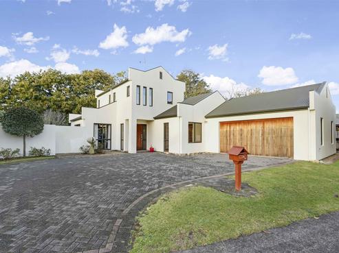 14 Stoneleigh Drive, Chartwell