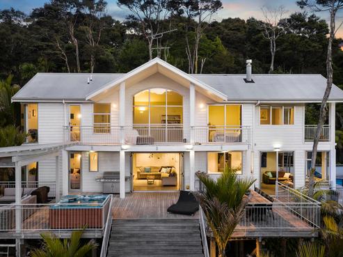 4 Helios Place, Titirangi