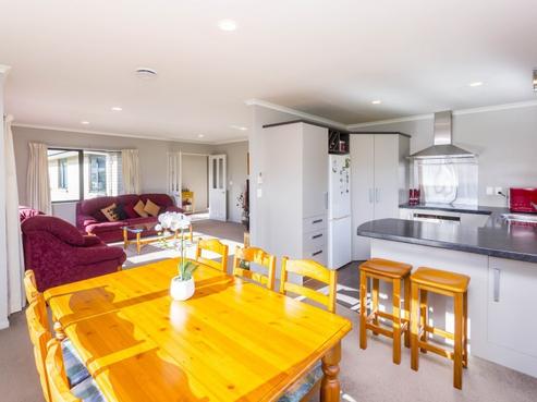 2 Percy Kinsman Crescent, Riverstone Terraces