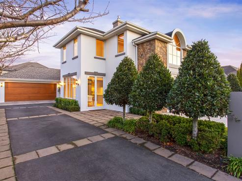 6 Riverbank Road, Northwood