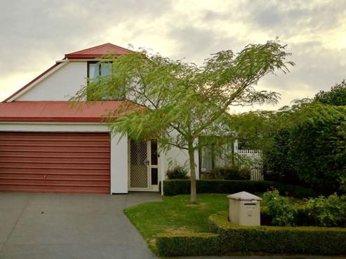 2/8 Cottesmore Close, Burnside