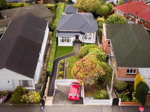 122 Highgate, Roslyn
