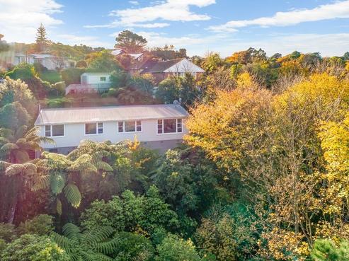 12 Wairere Road, Belmont