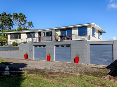 24C Saint Ives Grove, Whalers Gate