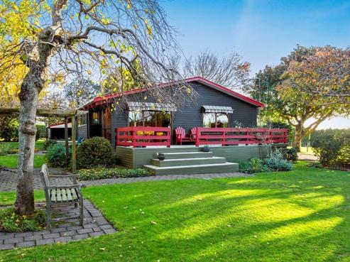445 Henwood Road, Hillsborough