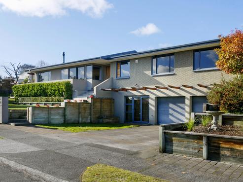 10 Mccauley Grove, Hilltop