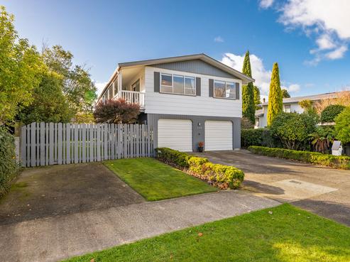 118 California Drive, Totara Park