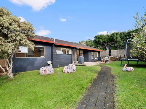 2/205 Lake Road, Belmont