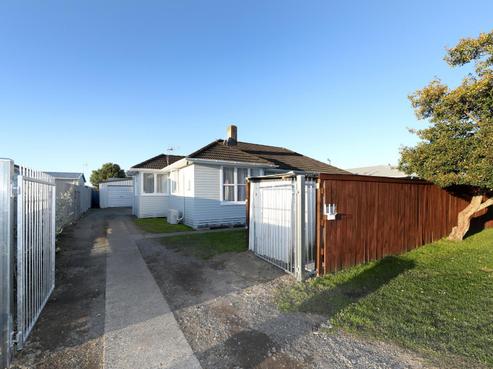 913 Kiwi Street, Camberley