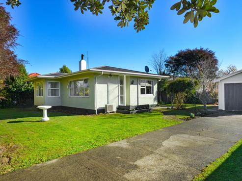 701 Park Road South, Akina
