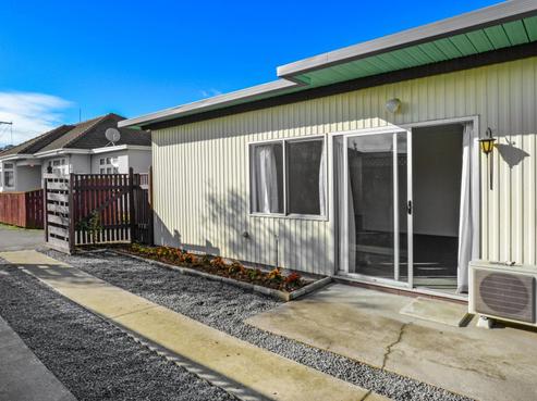 1/404 Ikanui Road, Frimley