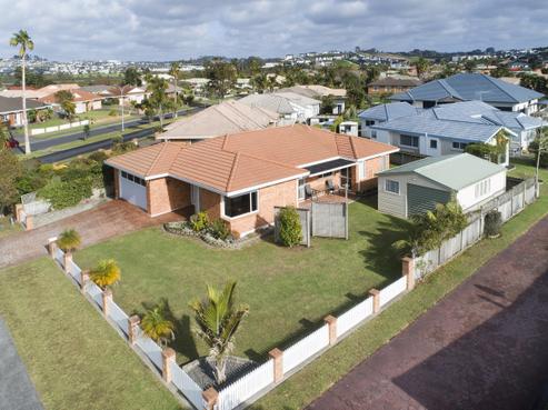 1 Lakeside Drive, Orewa