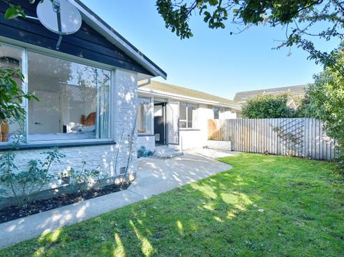 2/106A Barrington Street, Somerfield