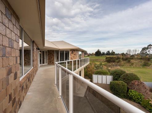 15 Grove Avenue, Weston