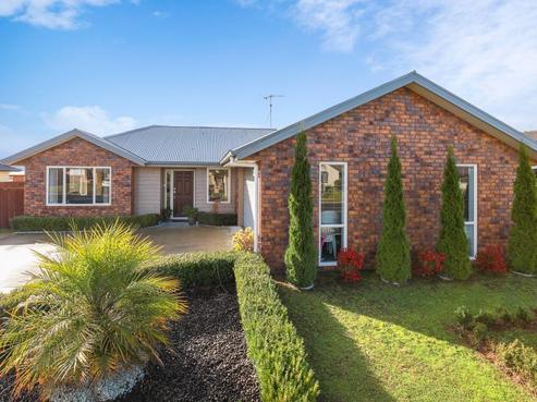 20 Thomas Road, Huntington