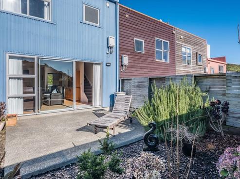 72 Saddleback Grove, Karori