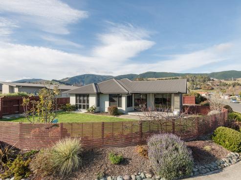 24 Cambelldon Crescent, Stoke