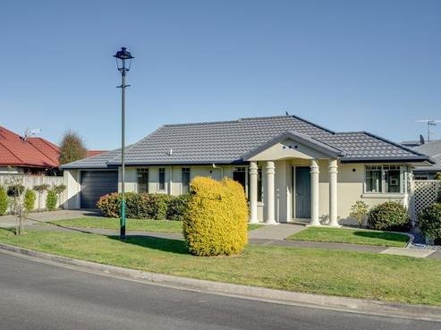 3 Strawberry Grove, Richmond