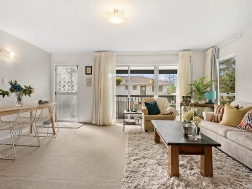 2/12 Scarlock Avenue, Browns Bay