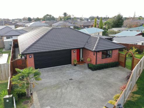 9 Southbrook Close, Deanwell