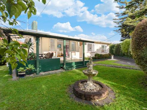 7 Waipani Road, Te Atatu Peninsula