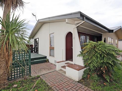 813A Churchill Street, Akina
