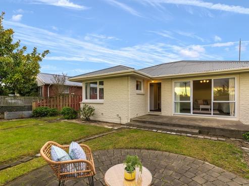 118 Joy Street, Shirley