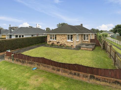 14 London Street, Te Atatu Peninsula