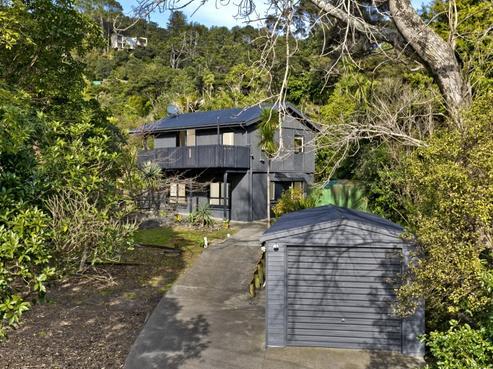 109 Domain Crescent, Muriwai