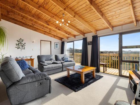 2/4 Danbury Drive, Torbay