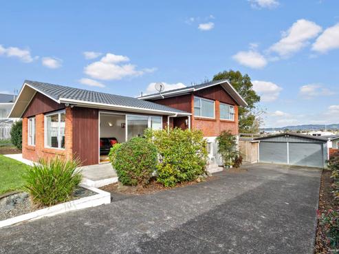 31 Taioma Crescent, Te Atatu Peninsula