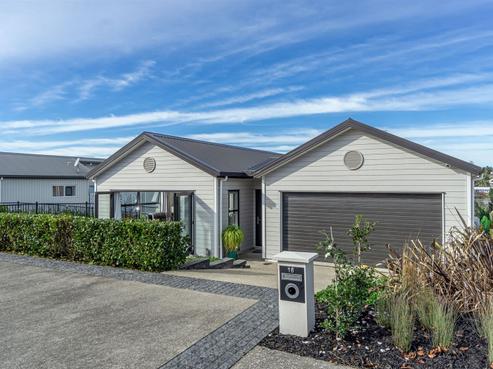 16 Westerley Place, Long Bay