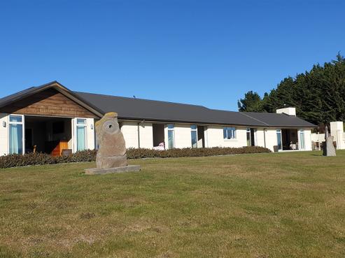 1136 Rolling Ridges Road, Levels