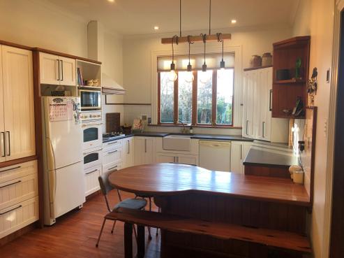 324 Doake Road, Levels