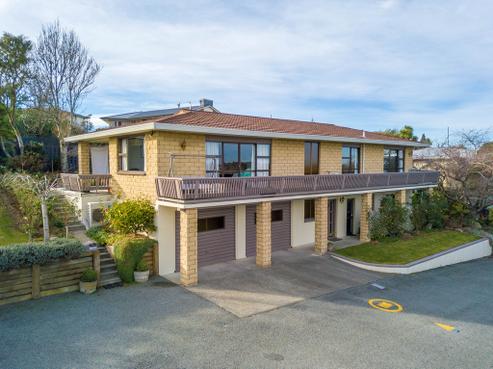 71 Quarry Road, West End