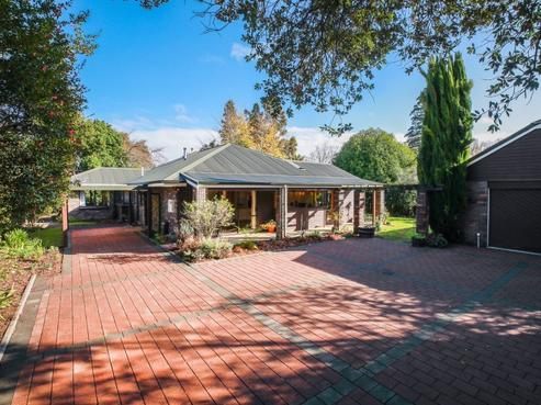 27 Clarkin Road, Chartwell