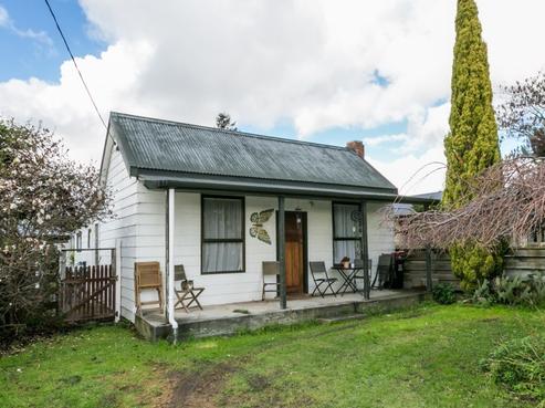 909 Nelson Street North, Mahora