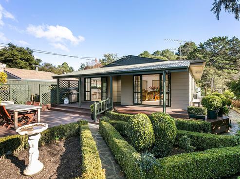 88 Waitakere Road, Waitakere