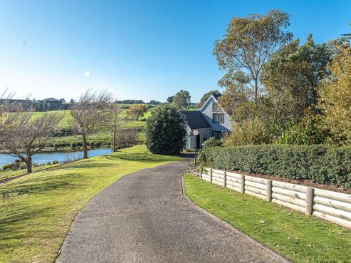 16 Dickens Lane, Otamatea