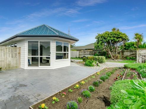 130 Field Way, Waikanae Beach