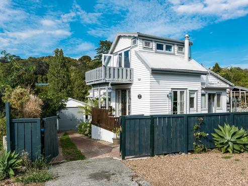 11 Tahatai Road, Oneroa