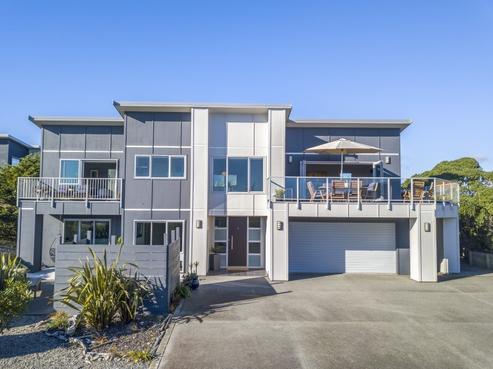 11 Pharazyn Avenue, Waikanae Beach